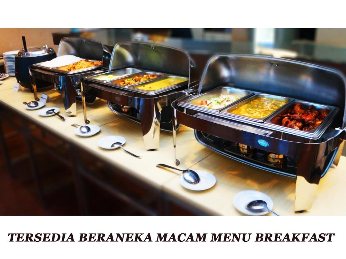 Merpati Hotel Pontianak Buitenkant foto