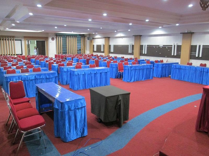 Merpati Hotel Pontianak Buitenkant foto