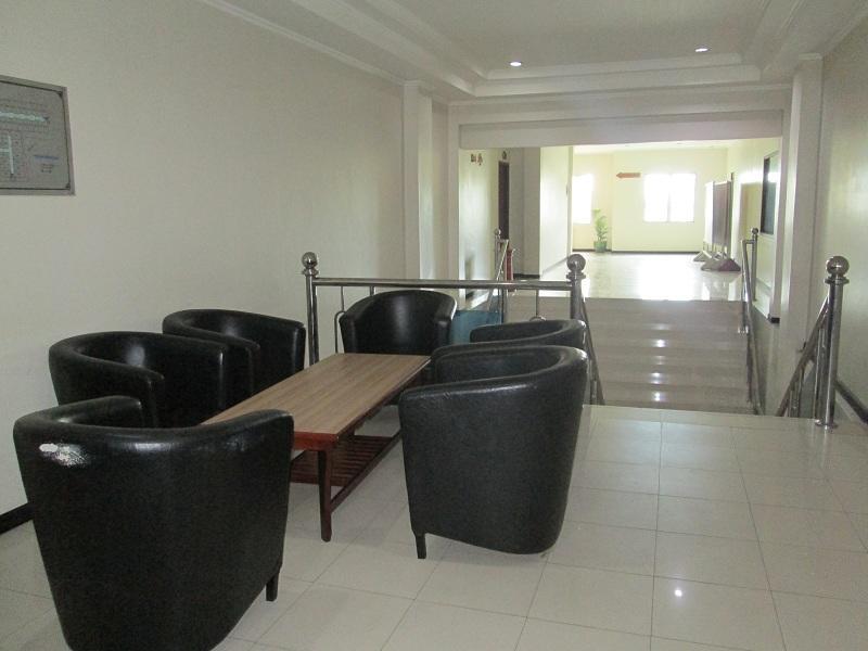 Merpati Hotel Pontianak Buitenkant foto