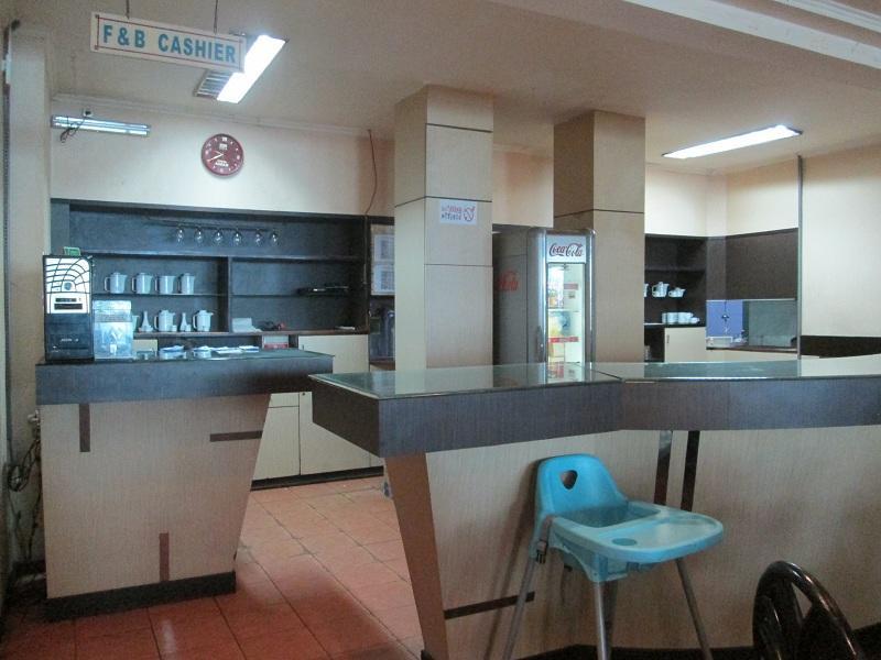 Merpati Hotel Pontianak Buitenkant foto